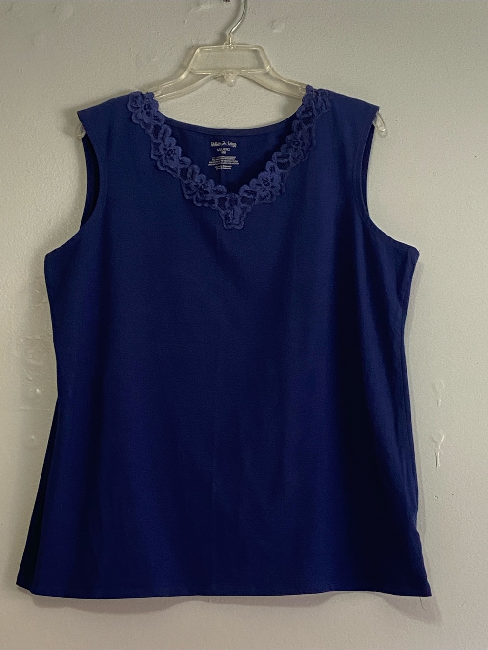 White Stag Navy Blue Sleeveless Tank with Floral Lace V-Neckline Size 2X
